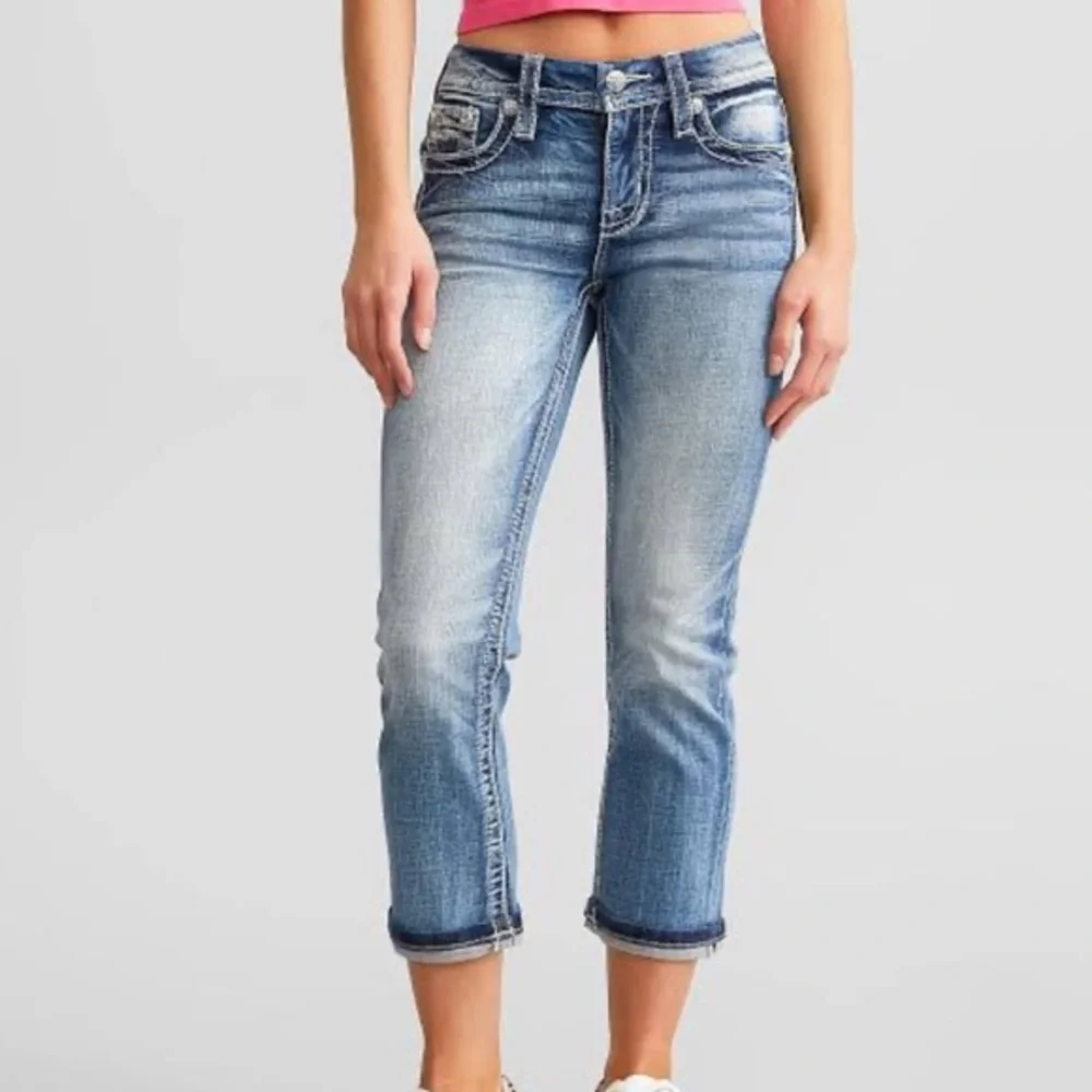 Miss Me Embroidered Pockets Boyfriend Capri Jeans Sz 28